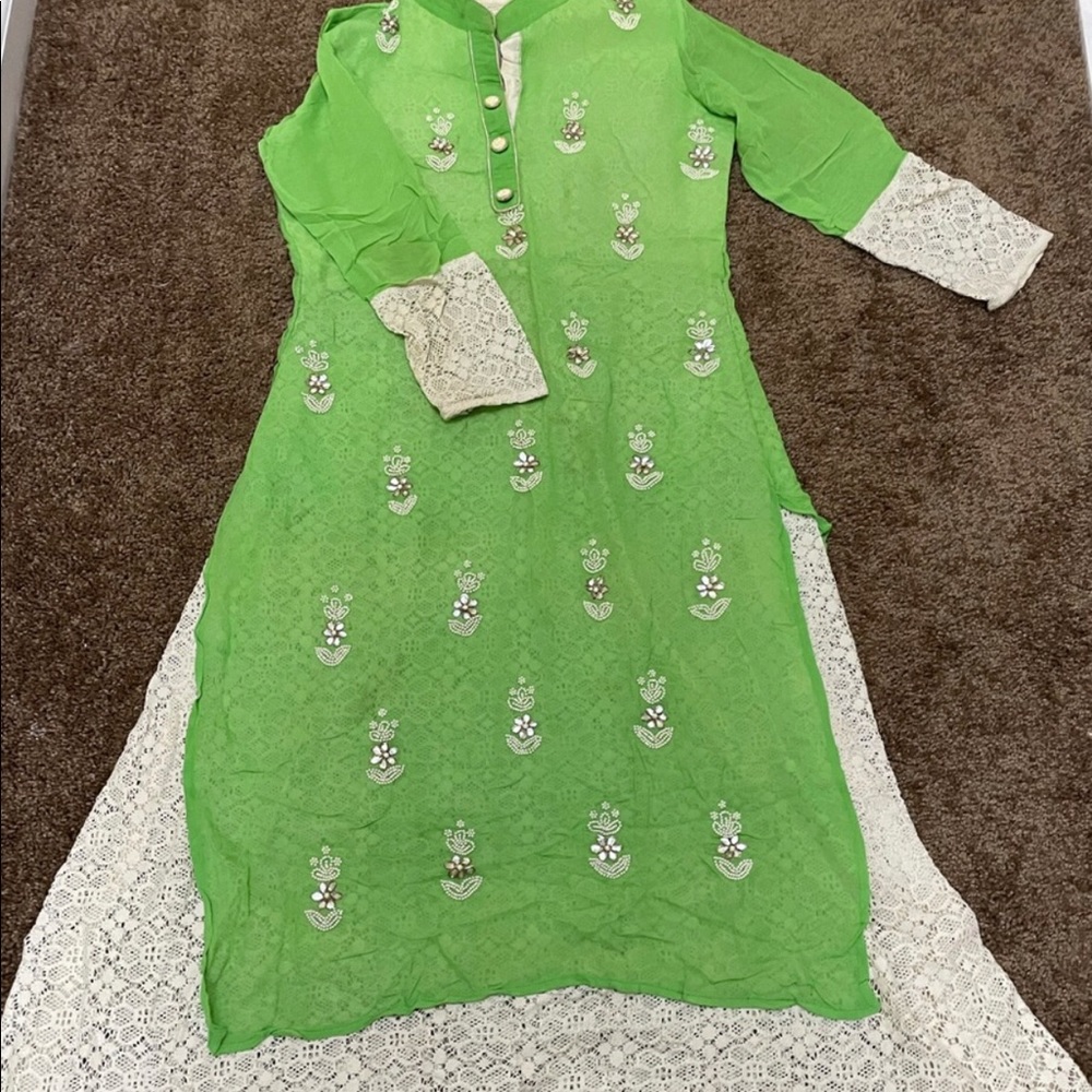 Gorgeous Indian Arabic dress size medium color green beige